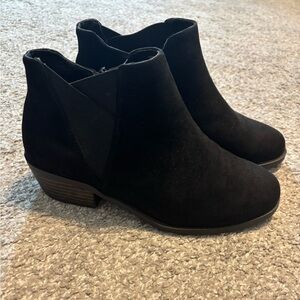 New Torrid size 7.5 wide black boots